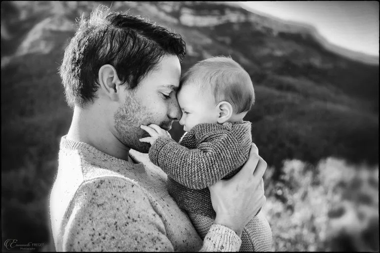 Un papa et son enfant